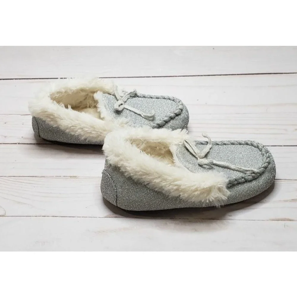 Girls Childrens Place Slippers 10/11